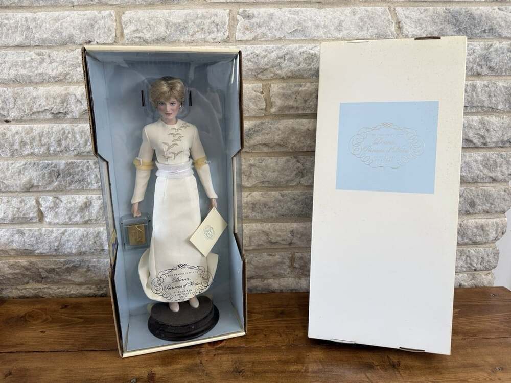 Diana Queen of Fashion Franklin Mint Porcelain Doll, White Dress with Gold Birds